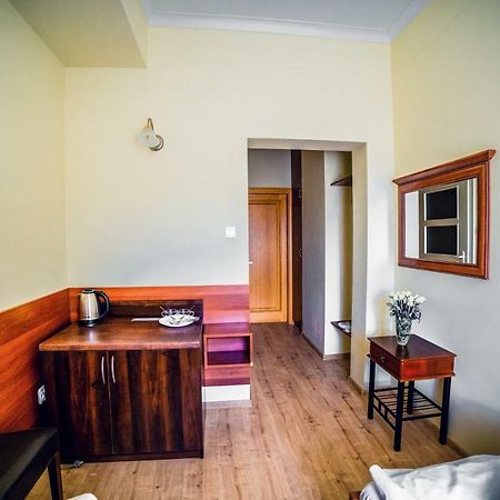 Hotel Helladaキェルツェ エクステリア 写真