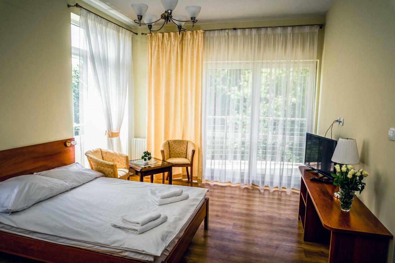 Hotel Helladaキェルツェ エクステリア 写真