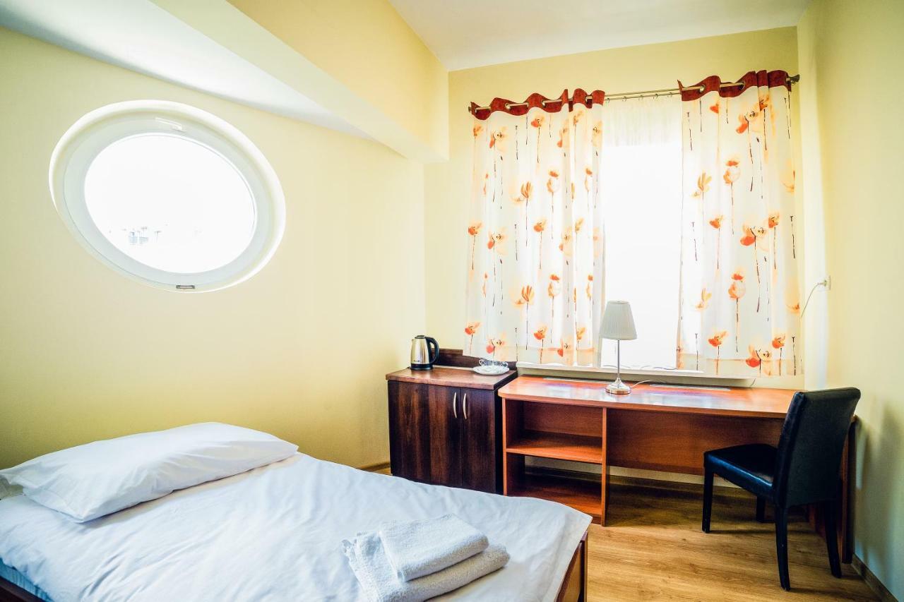 Hotel Helladaキェルツェ エクステリア 写真