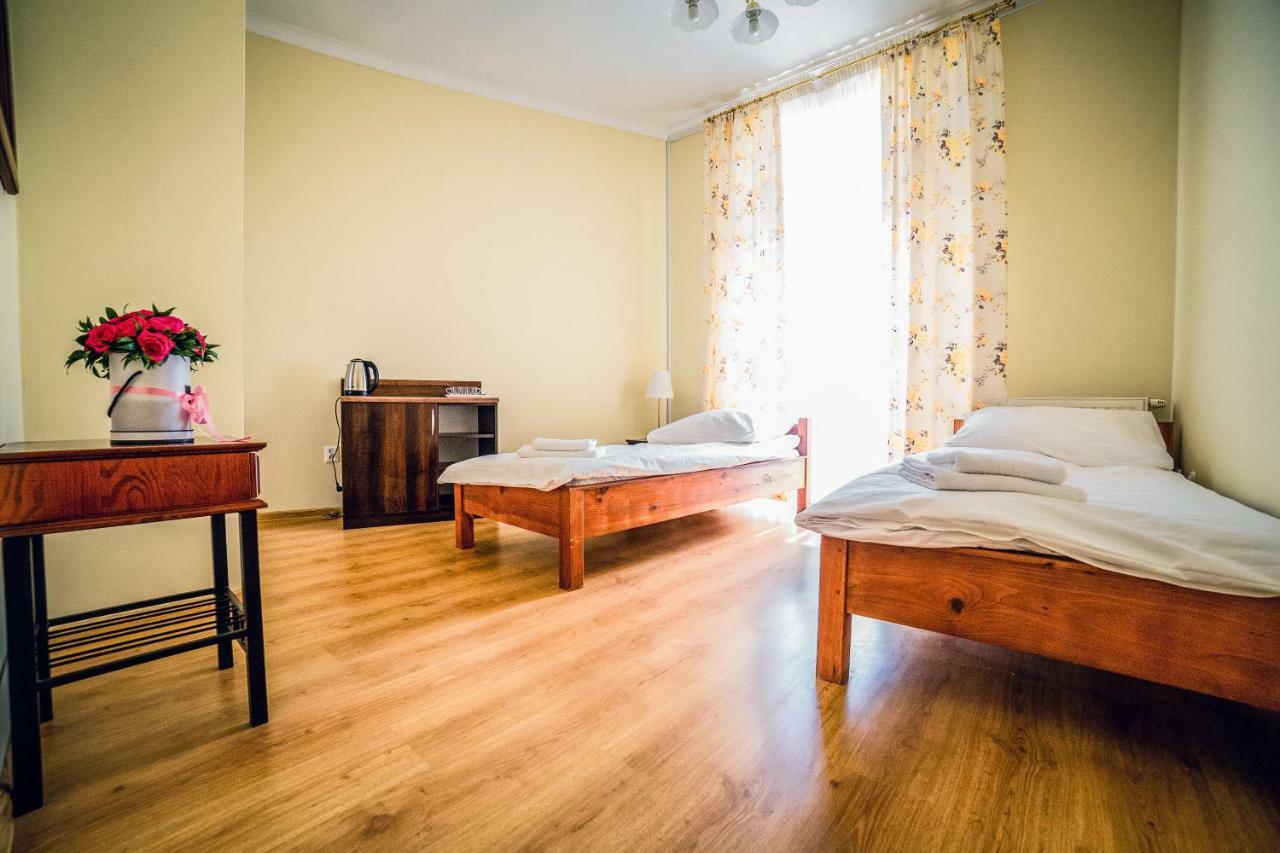 Hotel Helladaキェルツェ エクステリア 写真