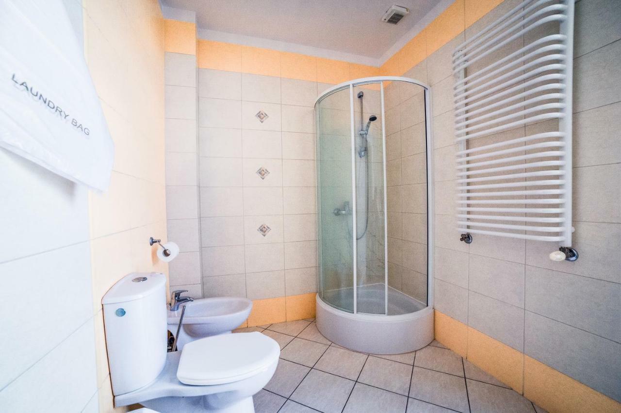 Hotel Helladaキェルツェ エクステリア 写真