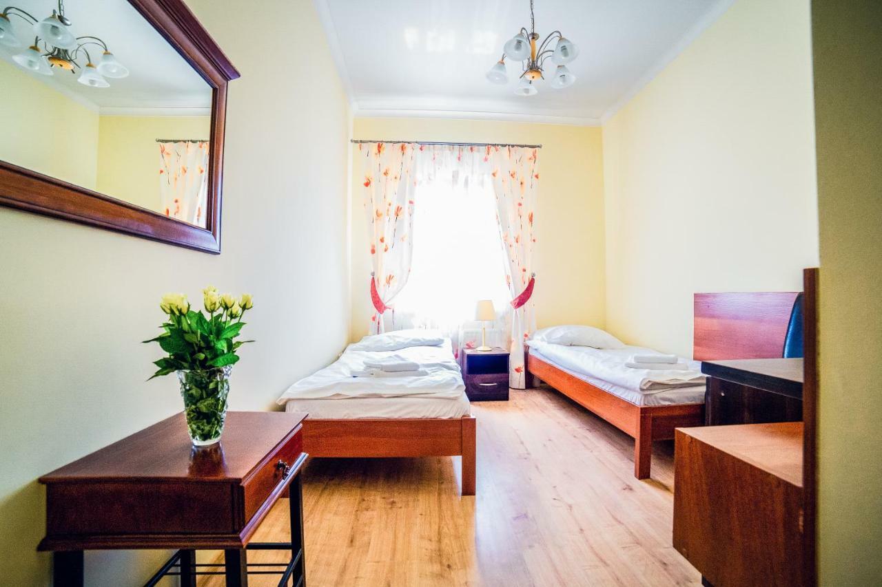 Hotel Helladaキェルツェ エクステリア 写真