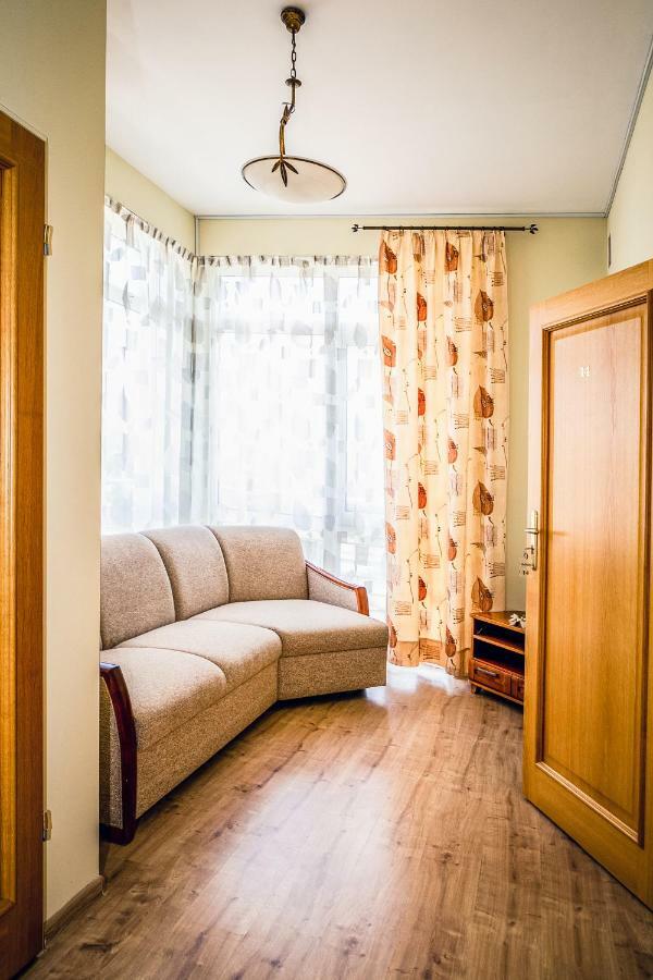 Hotel Helladaキェルツェ エクステリア 写真