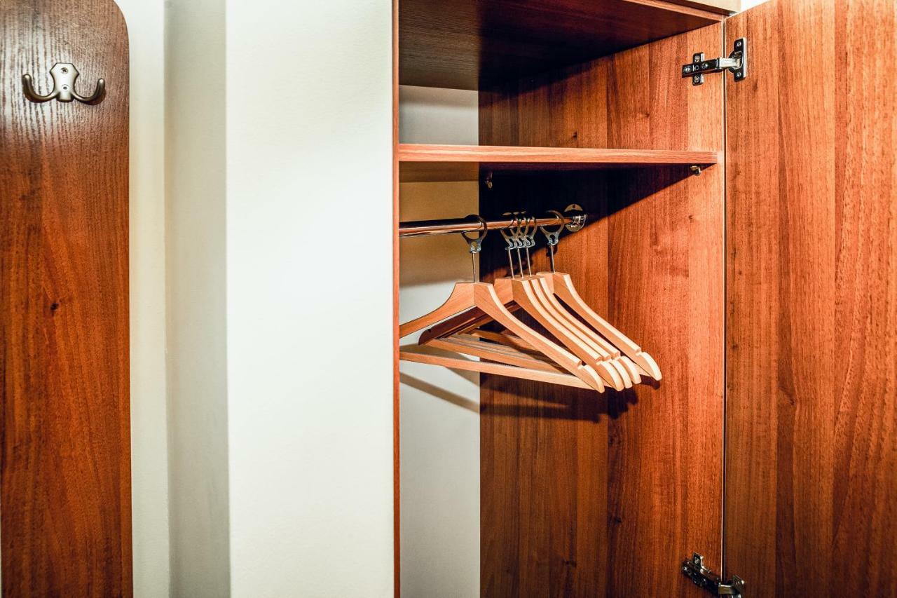 Hotel Helladaキェルツェ エクステリア 写真